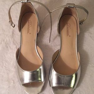Girls Silver Flats With Pearls Under The Heels